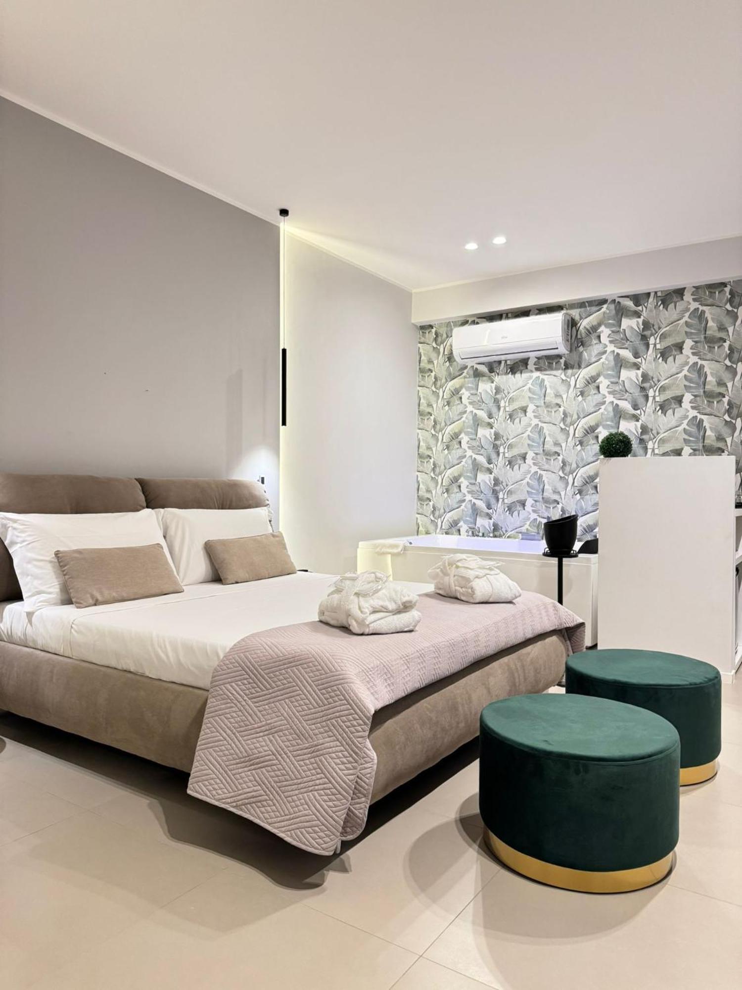 Luxury Apartment - Suite Cavour Bari Luaran gambar