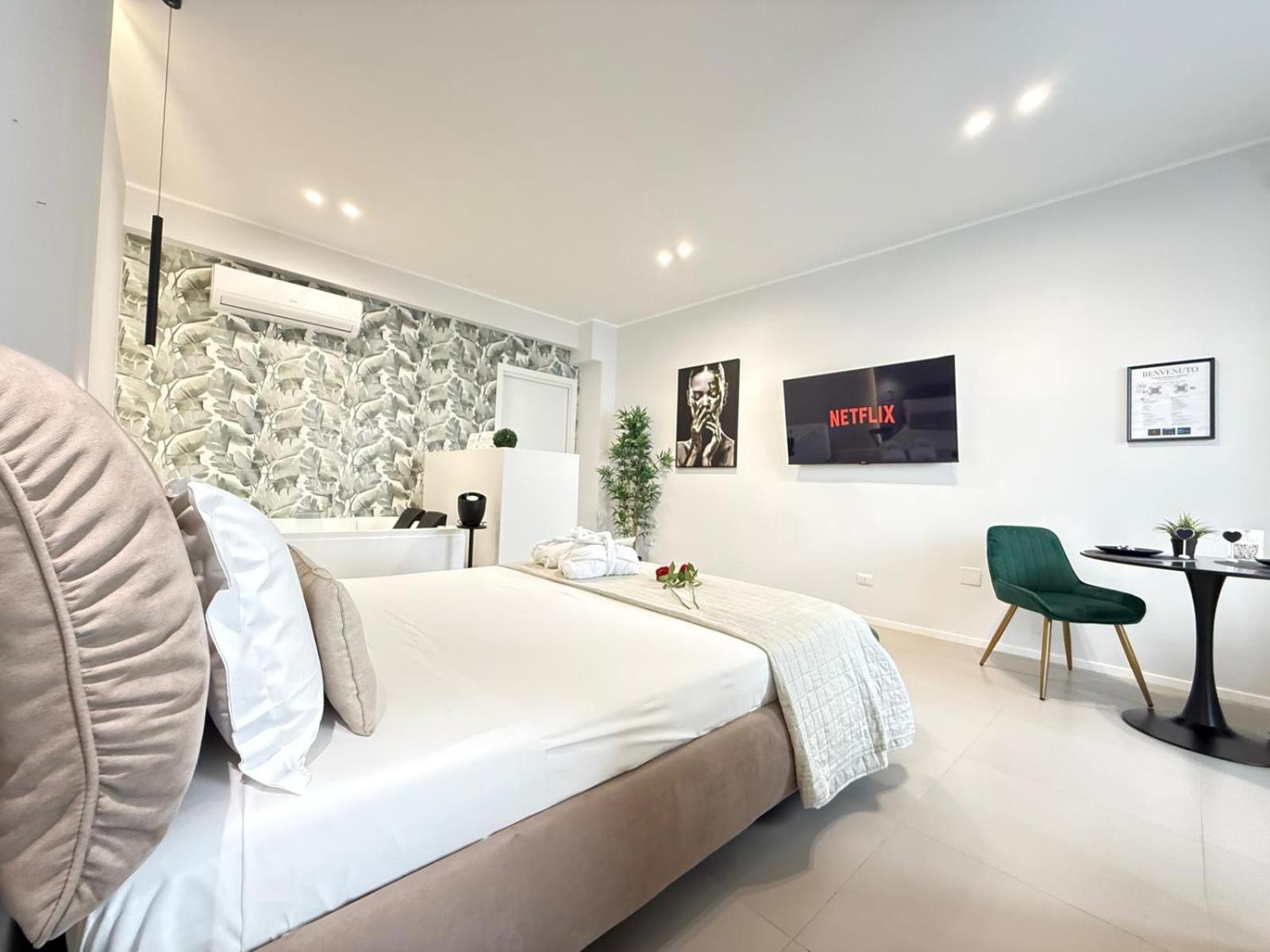 Luxury Apartment - Suite Cavour Bari Luaran gambar