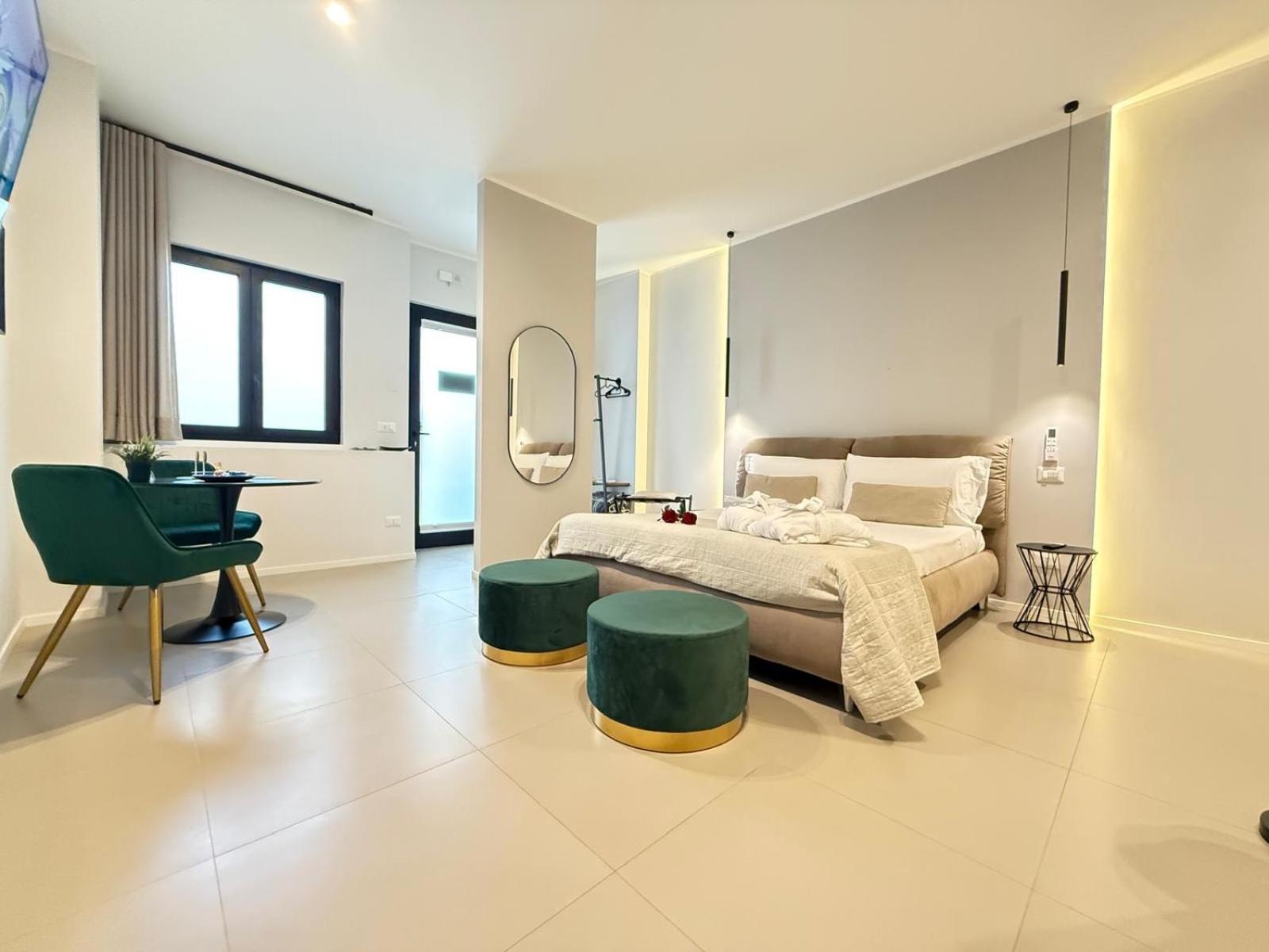 Luxury Apartment - Suite Cavour Bari Luaran gambar